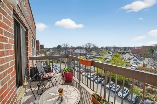 $550,000 | 1376 Midland Avenue, Unit 810, Bronxville, NY 10708