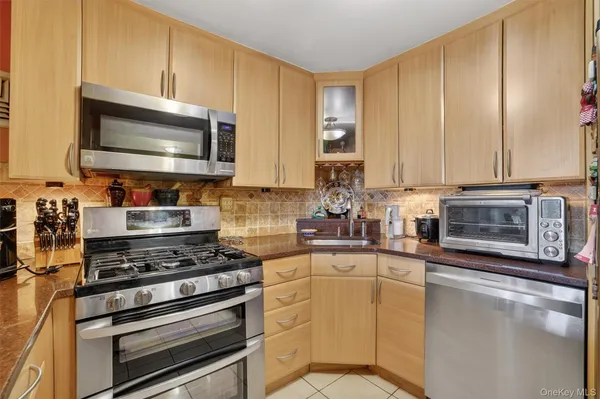 $550,000 | 1376 Midland Avenue, Unit 810, Bronxville, NY 10708