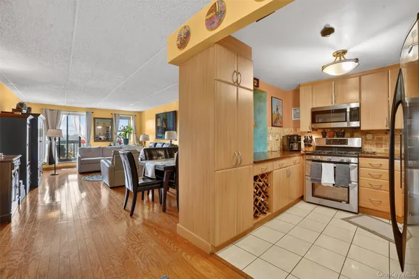 $550,000 | 1376 Midland Avenue, Unit 810, Bronxville, NY 10708