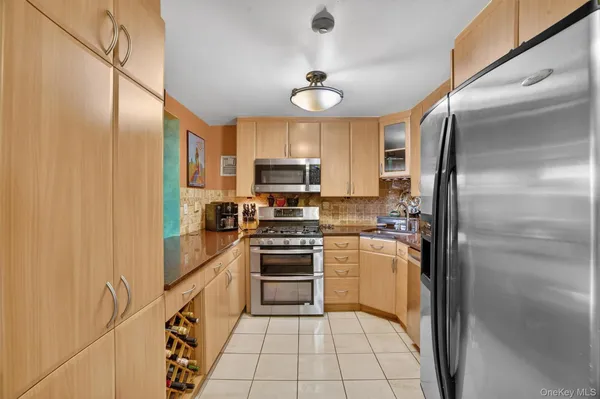 $550,000 | 1376 Midland Avenue, Unit 810, Bronxville, NY 10708