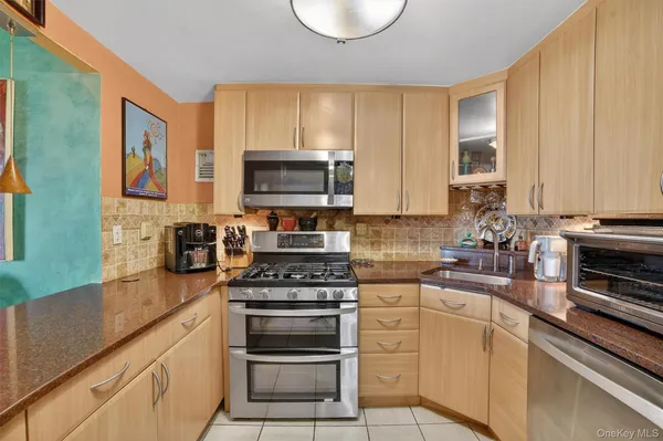 $550,000 | 1376 Midland Avenue, Unit 810, Bronxville, NY 10708