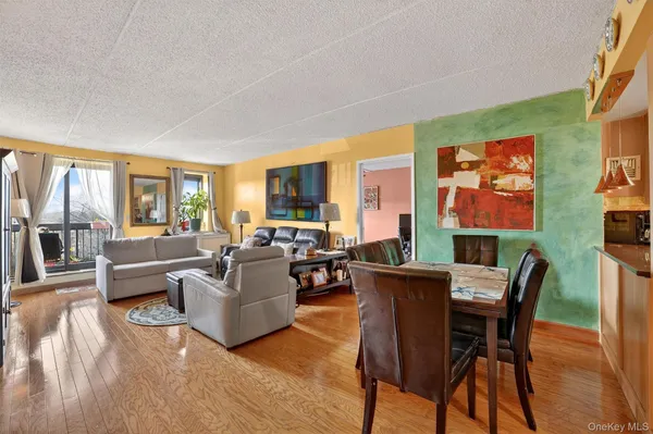 $550,000 | 1376 Midland Avenue, Unit 810, Bronxville, NY 10708