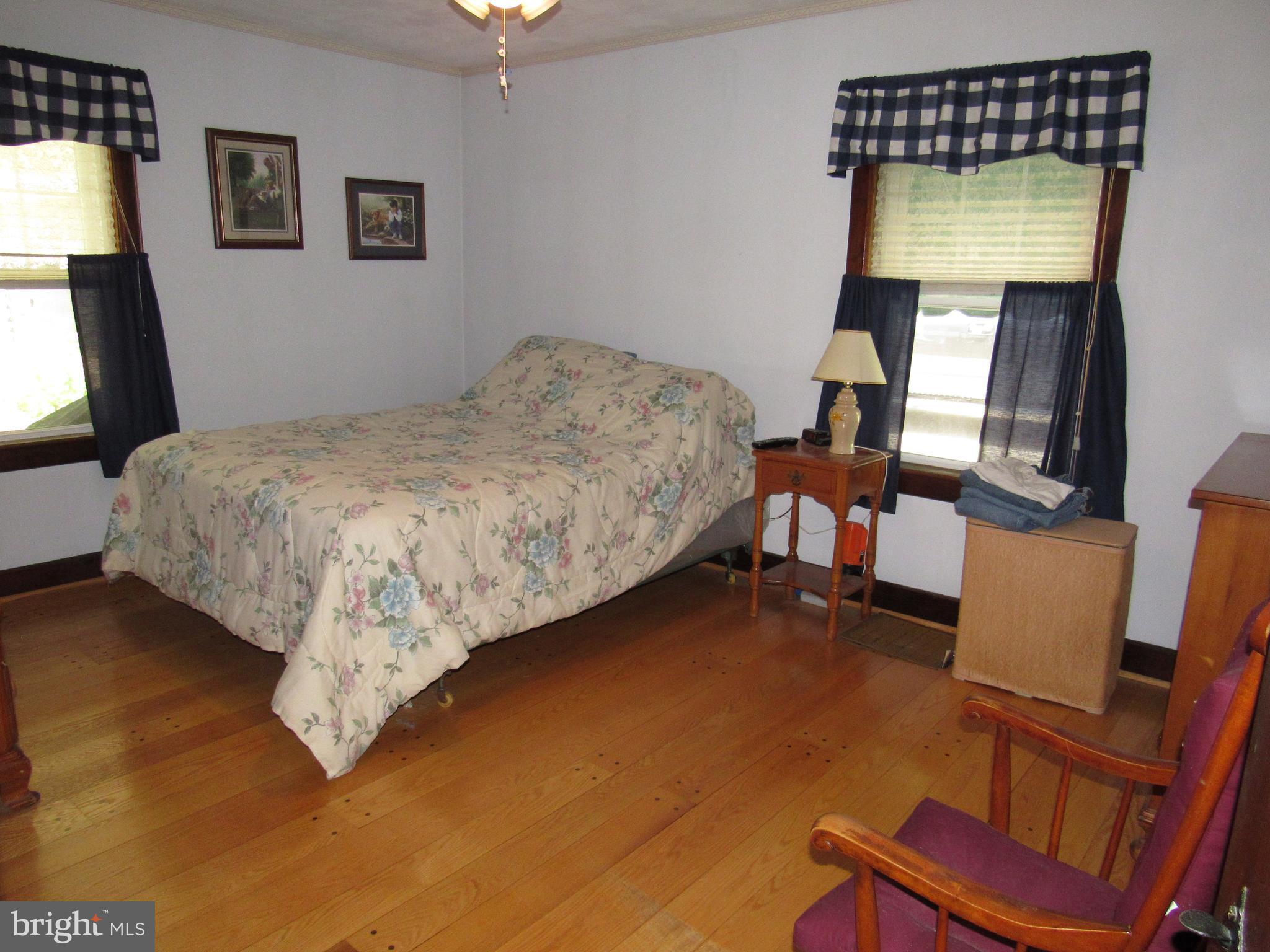 13206 Edgemont Road Smithsburg, MD 21783 - Photo 11 of 29 Main Level Bedroom
