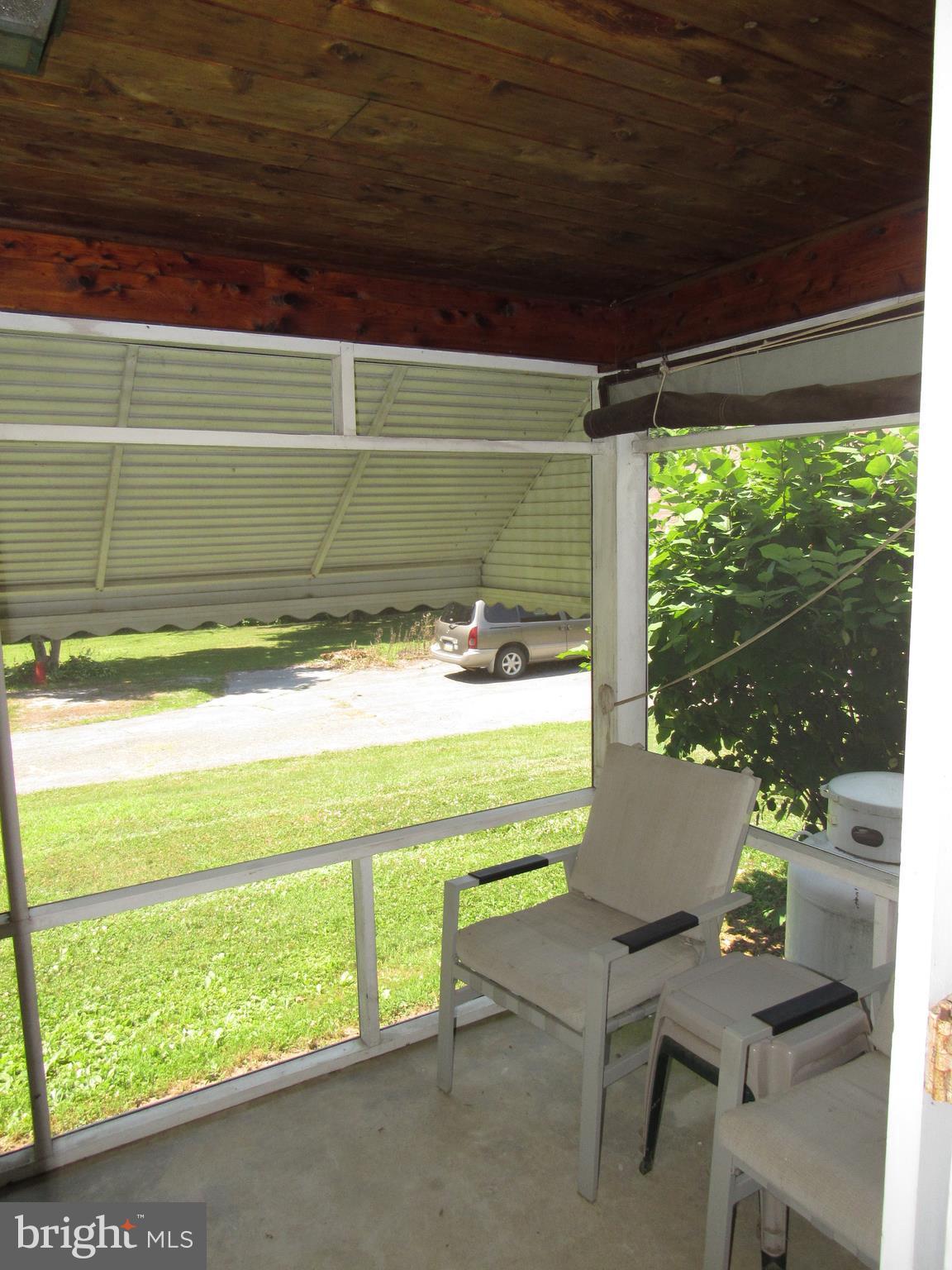 13206 Edgemont Road Smithsburg, MD 21783 - Photo 24 of 29 Screened in porch