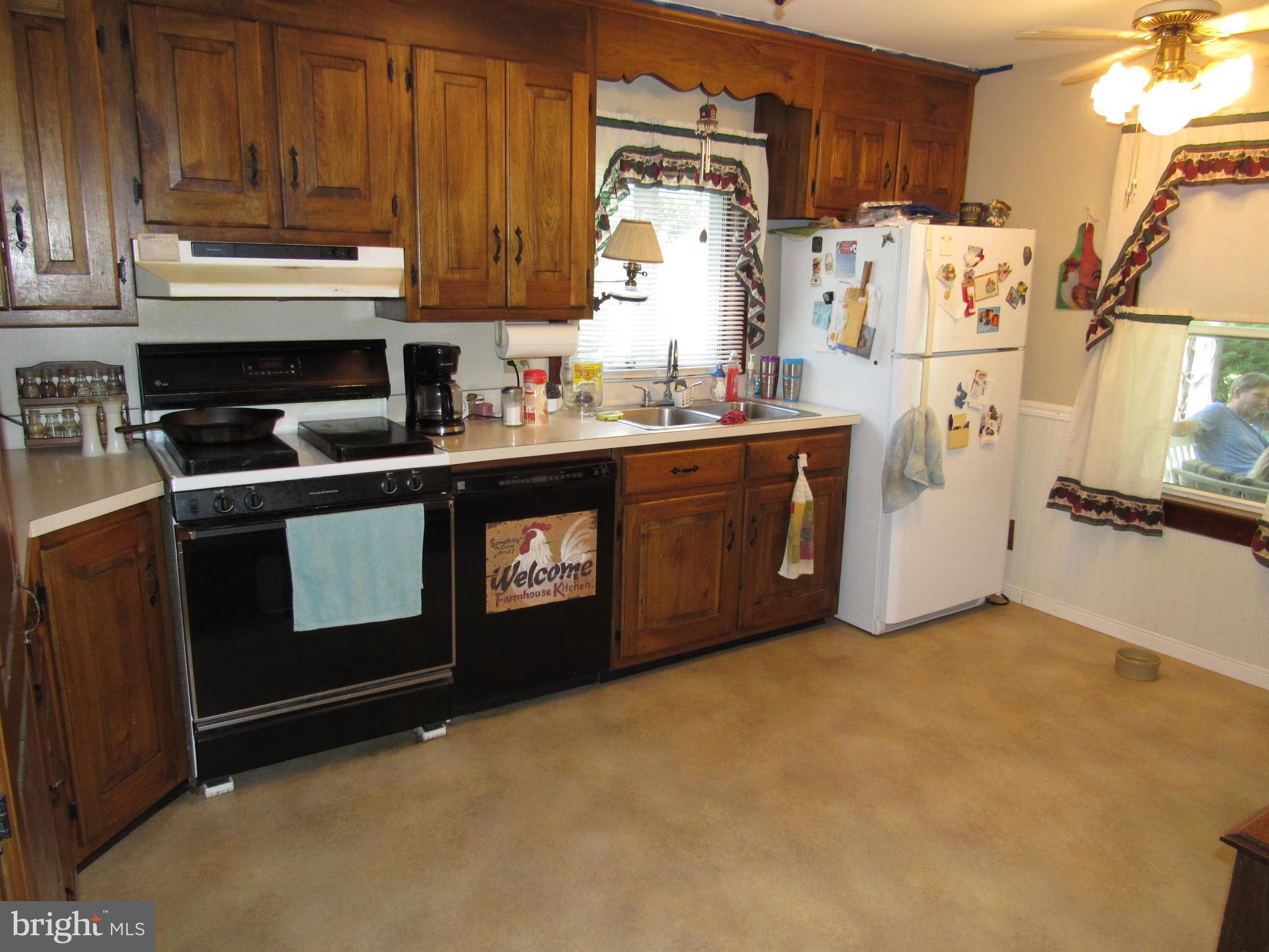 13206 Edgemont Road Smithsburg, MD 21783 - Photo 5 of 29 Kitchen