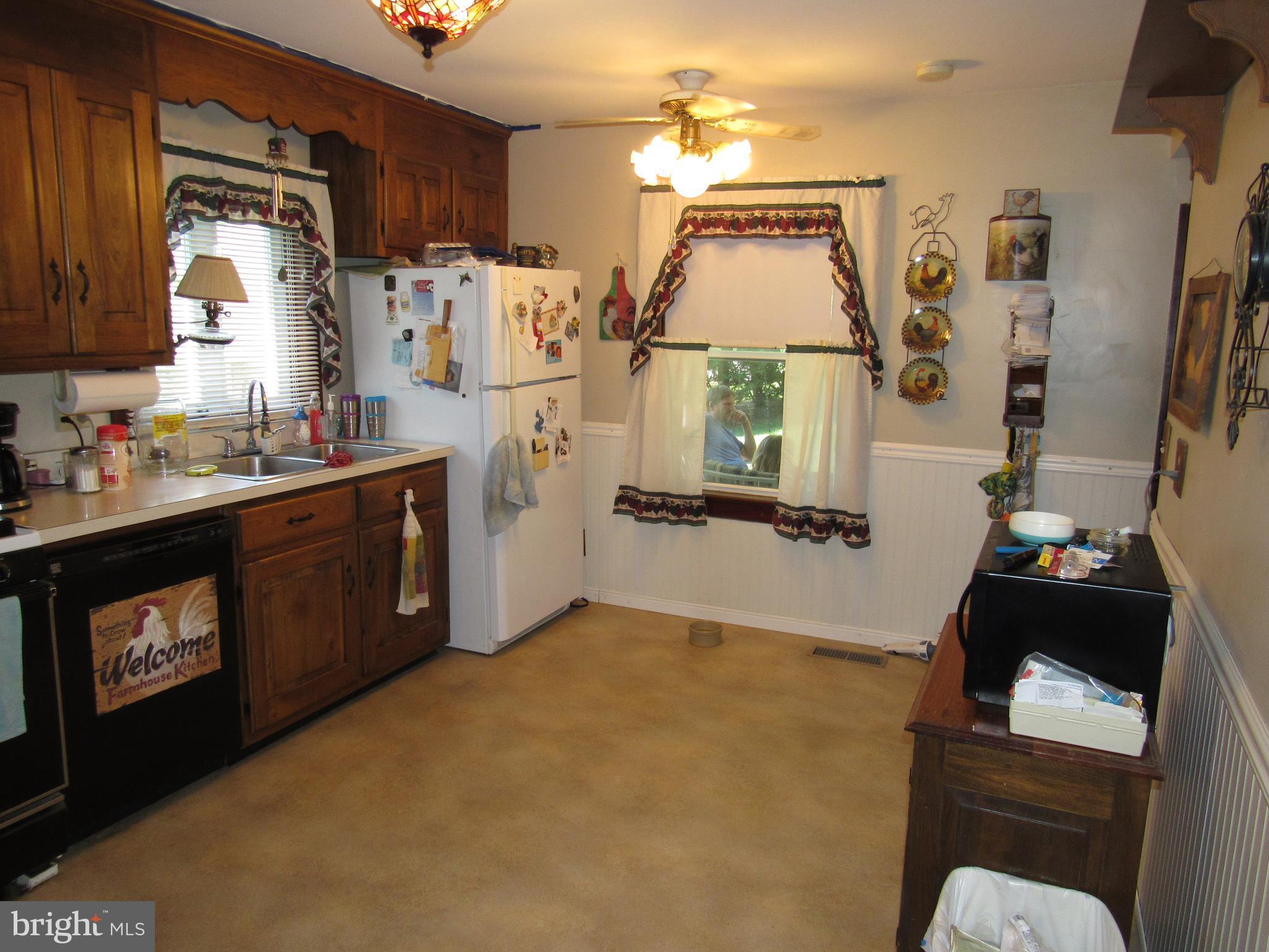 13206 Edgemont Road Smithsburg, MD 21783 - Photo 6 of 29 Kitchen