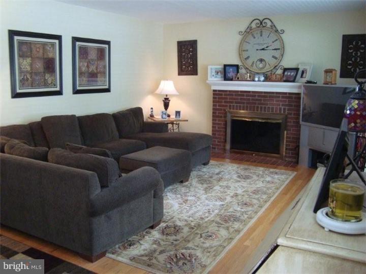 53 Coleman Road Hamilton Square, NJ 08690 - Photo 4 of 24 Living Room
