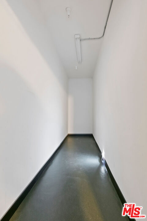 629 Traction Avenue, Unit 507 Los Angeles, CA 90013 - Photo 32 of 52 a view of an empty room