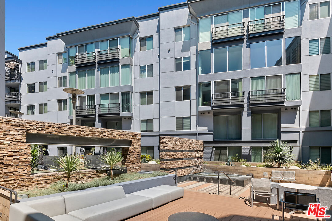 629 Traction Avenue, Unit 507 Los Angeles, CA 90013 - Photo 40 of 52 a view of a building with a street