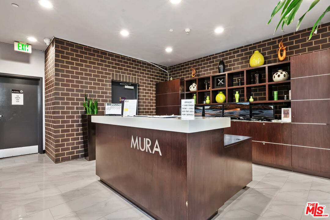 629 Traction Avenue, Unit 507 Los Angeles, CA 90013 - Photo 4 of 52 a kitchen with lots of counter top space