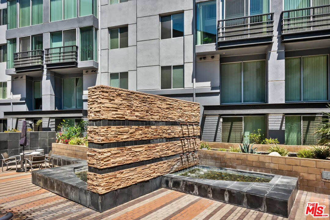 629 Traction Avenue, Unit 507 Los Angeles, CA 90013 - Photo 41 of 52 front view of a house with a street
