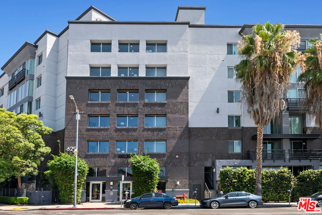 629 Traction Avenue, Unit 507 Los Angeles, CA 90013 - Photo 50 of 52 a front view of a building with street view