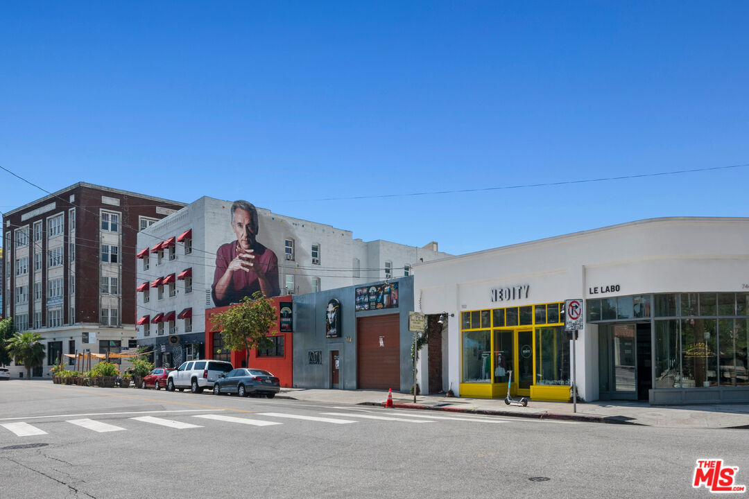 629 Traction Avenue, Unit 507 Los Angeles, CA 90013 - Photo 52 of 52 a view of a building with street view