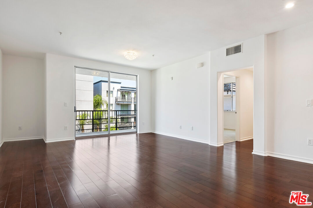 629 Traction Avenue, Unit 507 Los Angeles, CA 90013 - Photo 9 of 52 a view of an empty room with wooden floor and a window