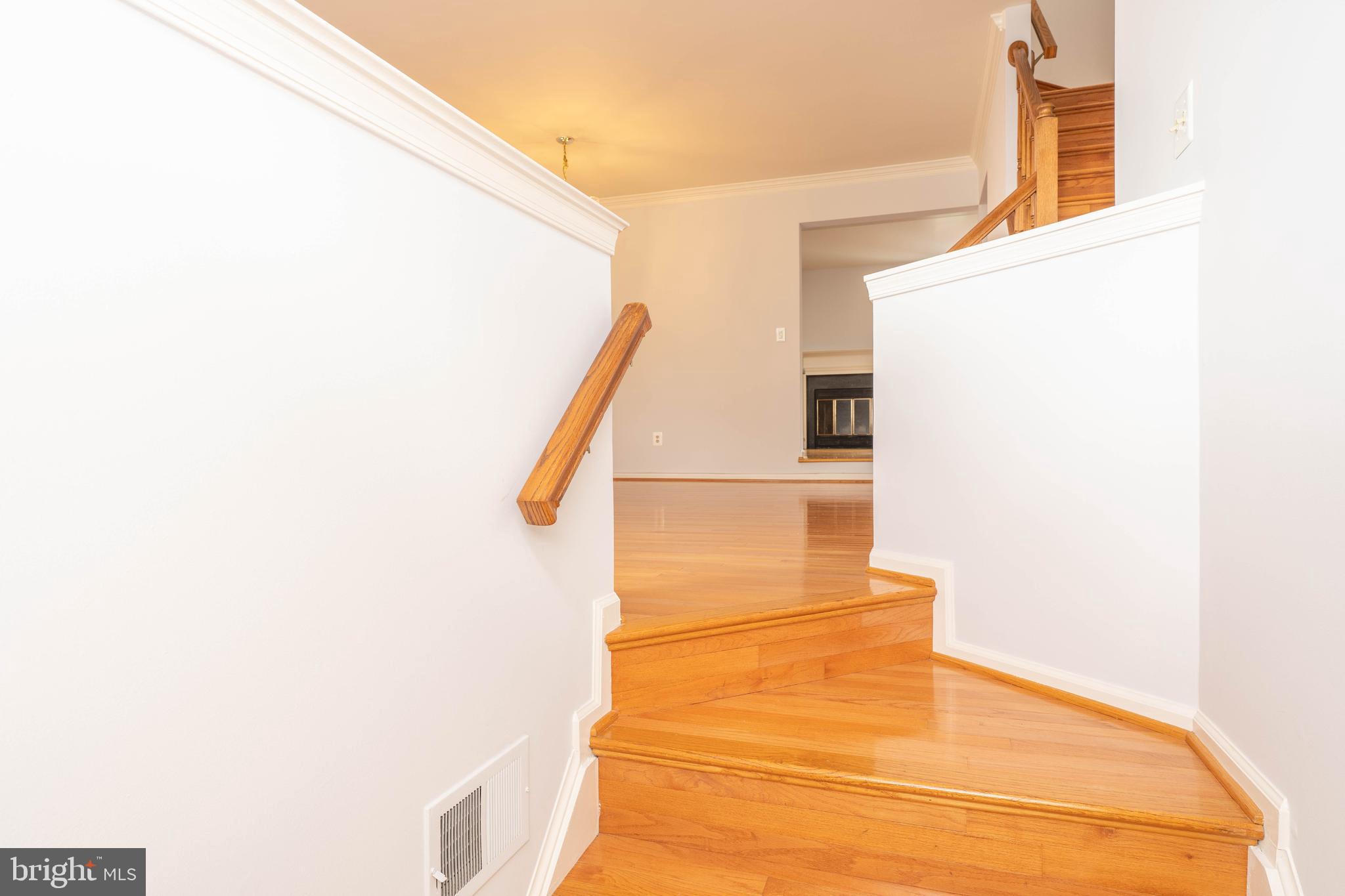 46808 Rabbitrun Terrace Sterling, VA 20164 - Photo 5 of 45 Gallery Image 5