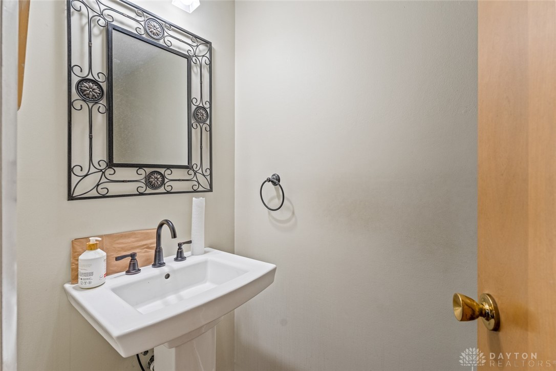 2021 Fox Run Road Dayton, OH 45459 - Photo 15 of 41 Gallery Image 15