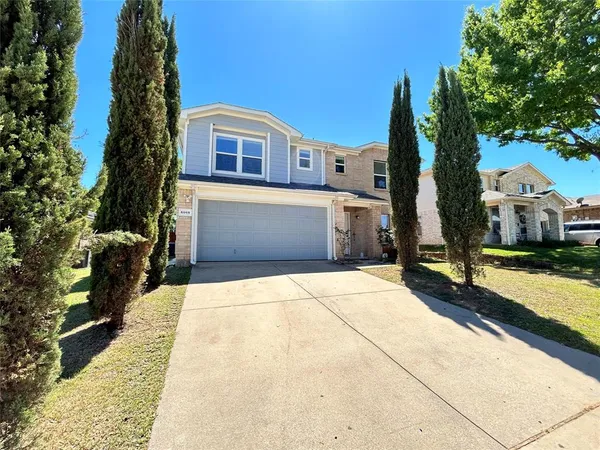 $2,800 | 8008 Hidden Oaks Drive, Fort Worth, TX 76120