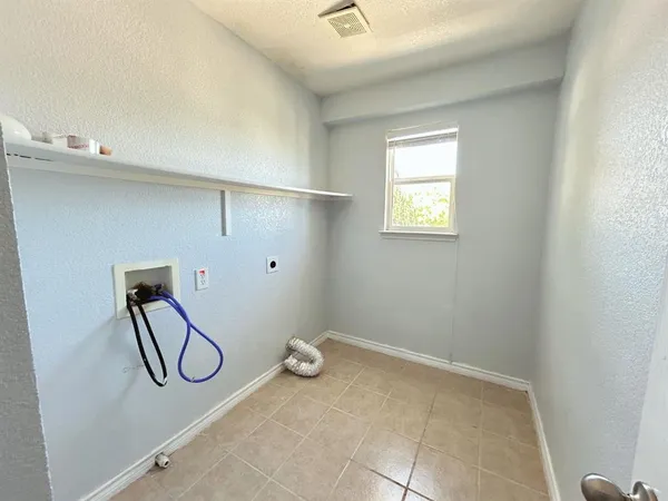 $2,800 | 8008 Hidden Oaks Drive, Fort Worth, TX 76120