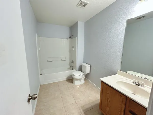 $2,800 | 8008 Hidden Oaks Drive, Fort Worth, TX 76120