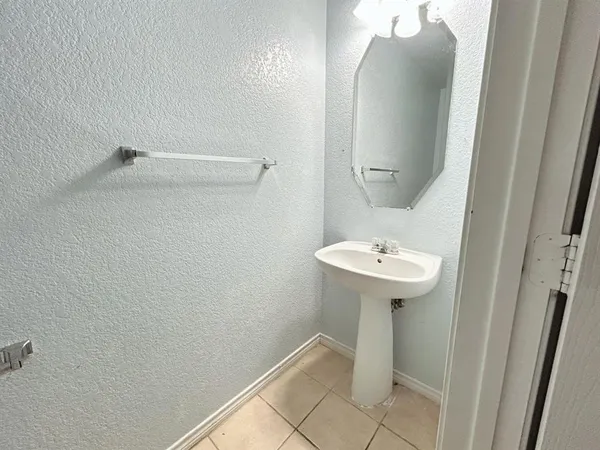 $2,800 | 8008 Hidden Oaks Drive, Fort Worth, TX 76120