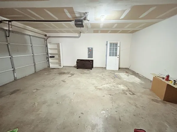 $2,800 | 8008 Hidden Oaks Drive, Fort Worth, TX 76120