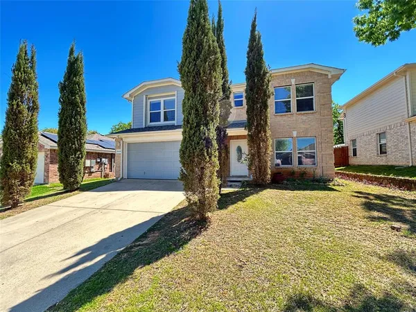 $2,800 | 8008 Hidden Oaks Drive, Fort Worth, TX 76120