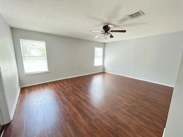 $2,800 | 8008 Hidden Oaks Drive, Fort Worth, TX 76120