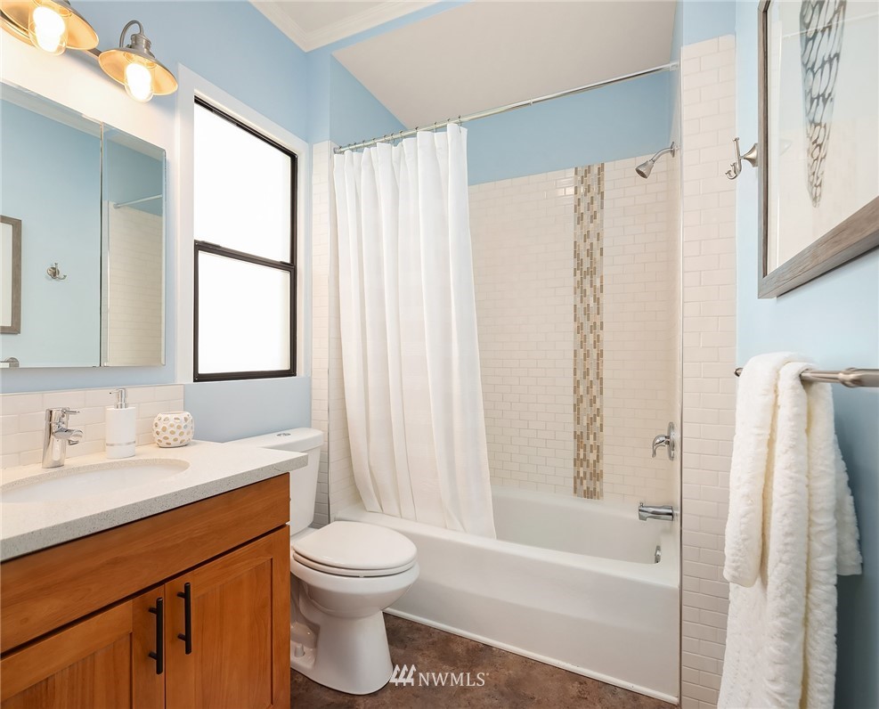 918 West Howe Street Seattle, WA 98119 - Photo 13 of 20 Gallery Image 13