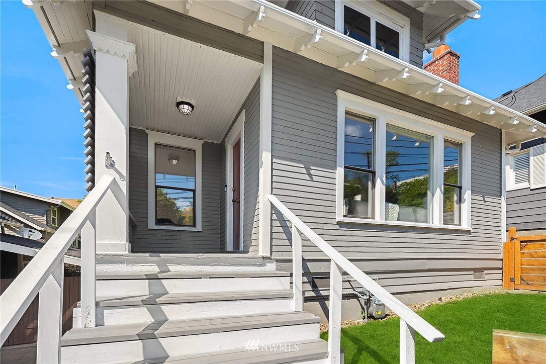 918 West Howe Street Seattle, WA 98119 - Photo 3 of 20 Gallery Image 3