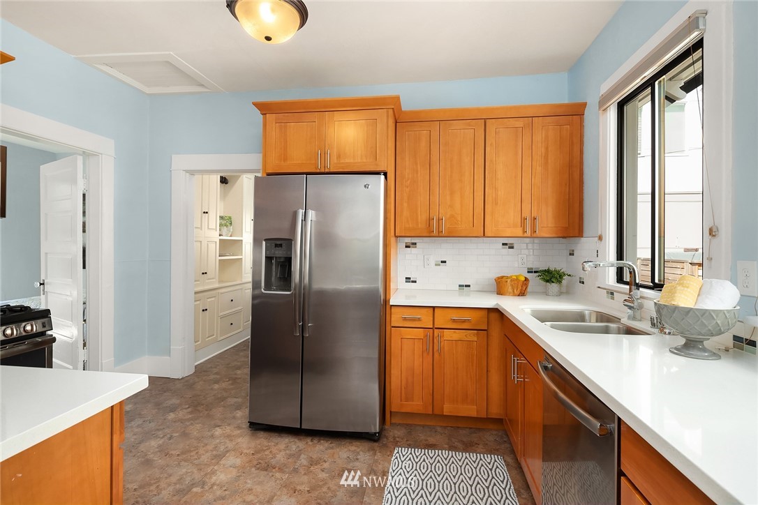 918 West Howe Street Seattle, WA 98119 - Photo 9 of 20 Gallery Image 9