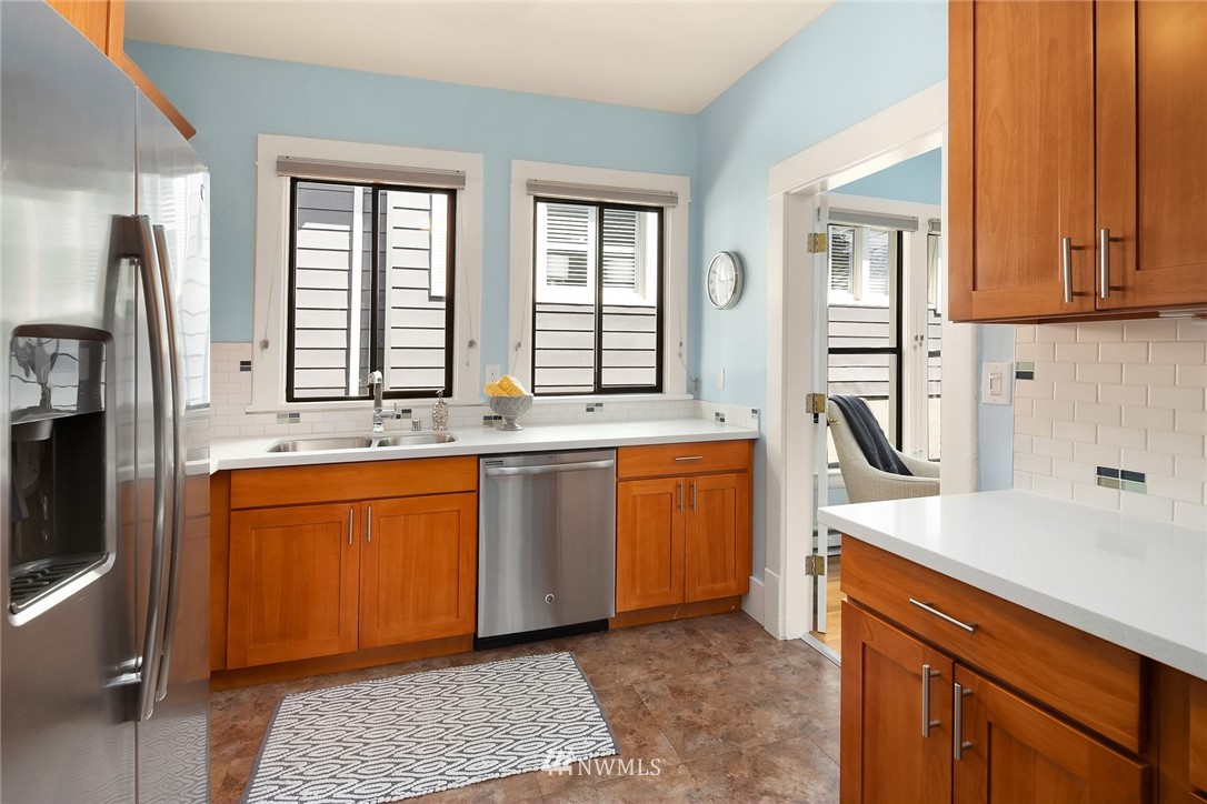 918 West Howe Street Seattle, WA 98119 - Photo 10 of 20 Gallery Image 10