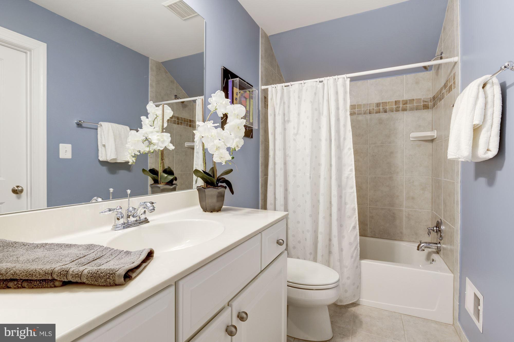 4616 Maple Avenue Bethesda, MD 20814 - Photo 19 of 30 4th floor offers dual entry full bath