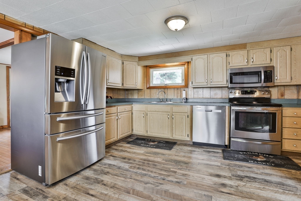 206 Snake Hill Road Ayer, MA 01432 - Photo 10 of 32 Gallery Image 10