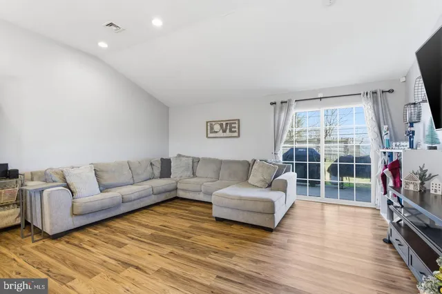 $2,750 | 62 Oldbrook Road, Levittown, PA 19057