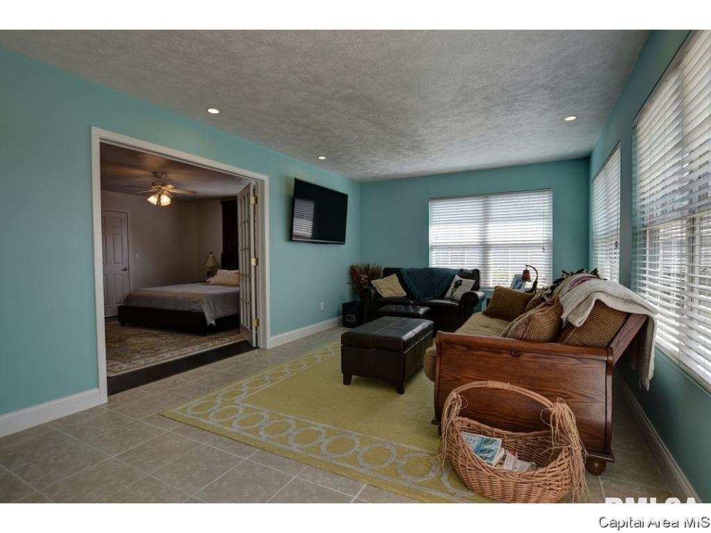 1824 MayField Road Chatham, IL 62629 - Photo 16 of 36 Gallery Image 16