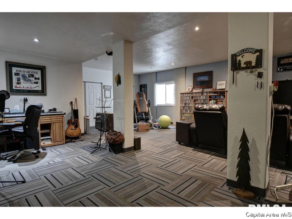 1824 MayField Road Chatham, IL 62629 - Photo 27 of 36 Gallery Image 27