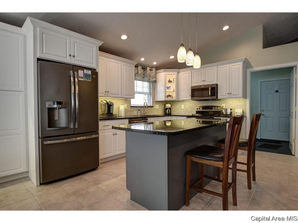 1824 MayField Road Chatham, IL 62629 - Photo 8 of 36 Gallery Image 8