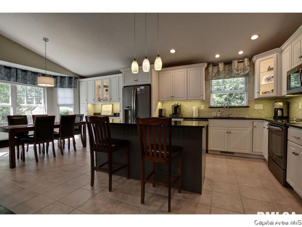 1824 MayField Road Chatham, IL 62629 - Photo 9 of 36 Gallery Image 9