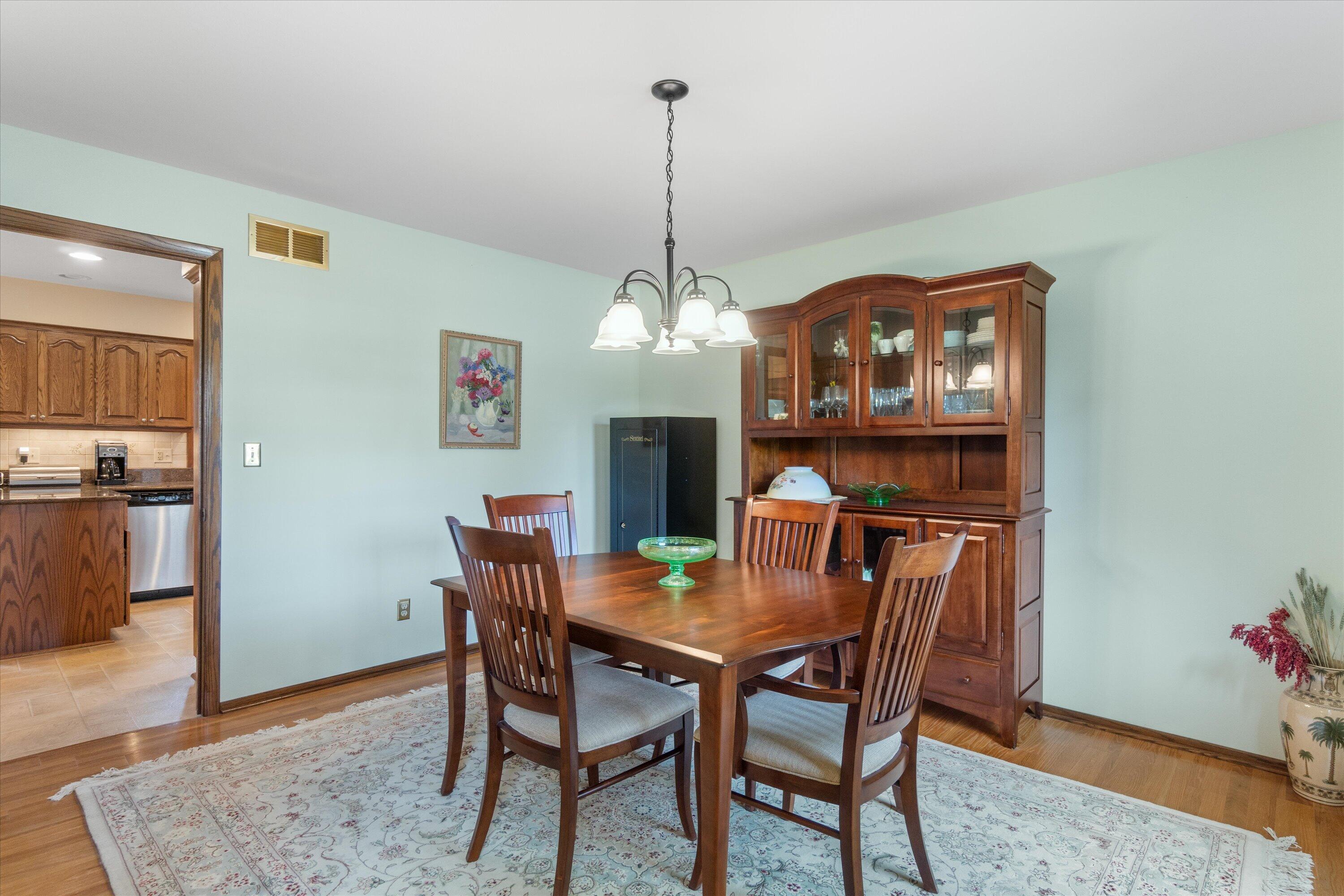 15655 Monet Court Brookfield, WI 53005 - Photo 10 of 60 29-DSC05253