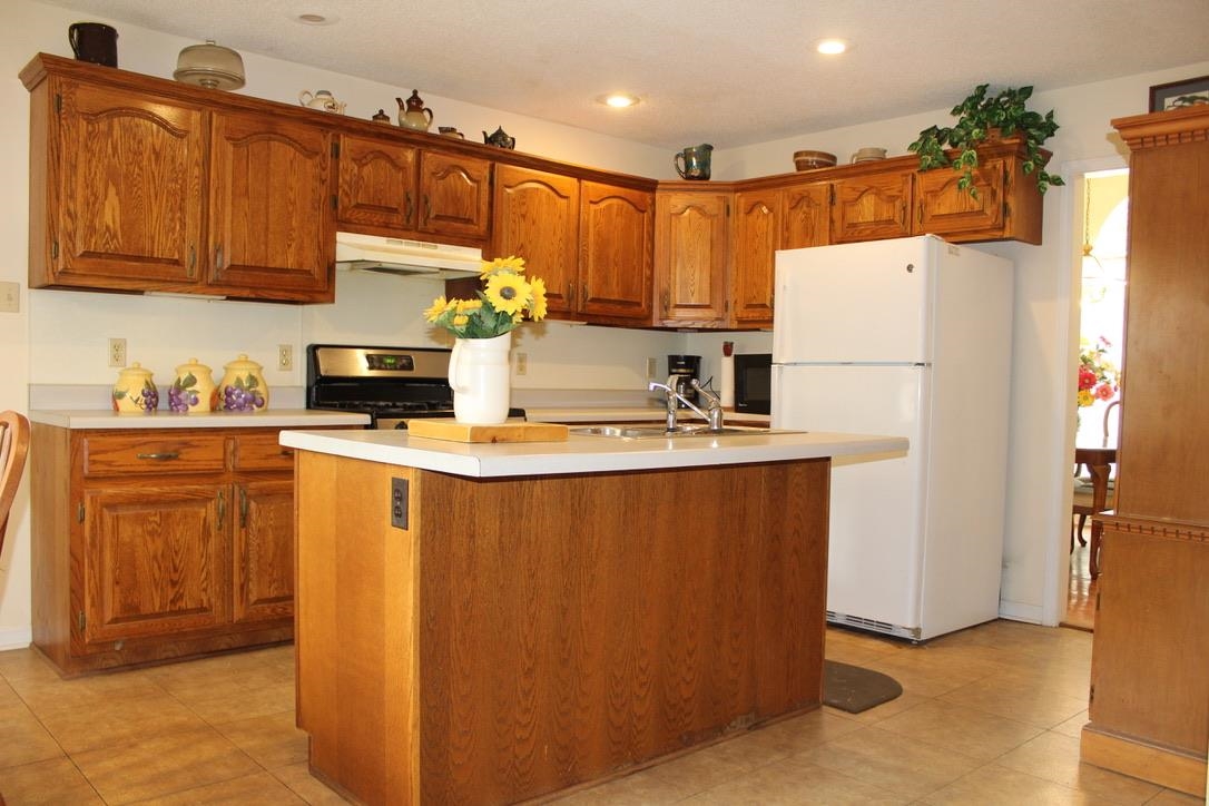 954 New Hope Road Ripley, TN 38063 - Photo 4 of 35 a kitchen with stainless steel appliances a refrigerator and a stove top oven