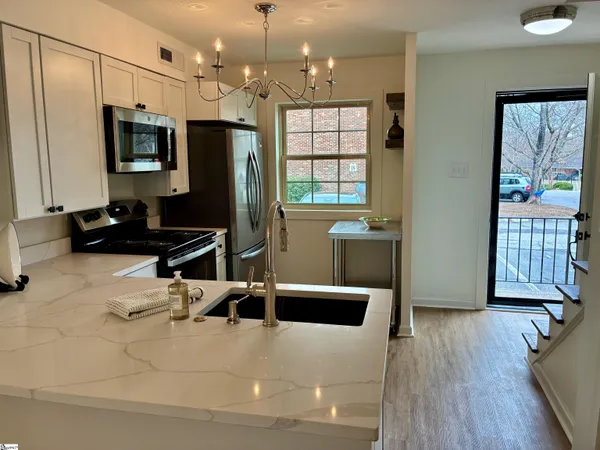 $167,900 | 2530 East North Street, Unit 9J, Greenville, SC 29615