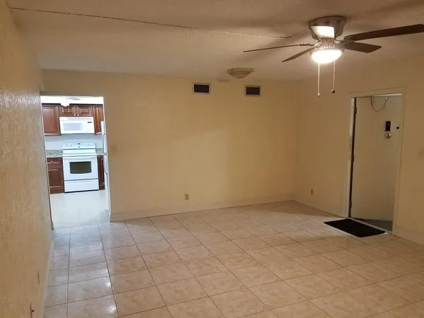 $1,800 | 480 North Laurel Drive, Unit 4A, Margate, FL 33063
