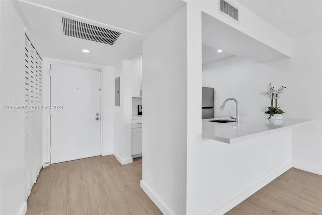 $2,050 | 8160 Geneva Court, Unit 317, Doral, FL 33166