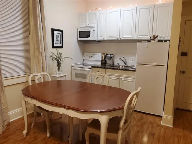 $1,600 | 7530 St Charles Avenue, Unit H, New Orleans, LA 70118