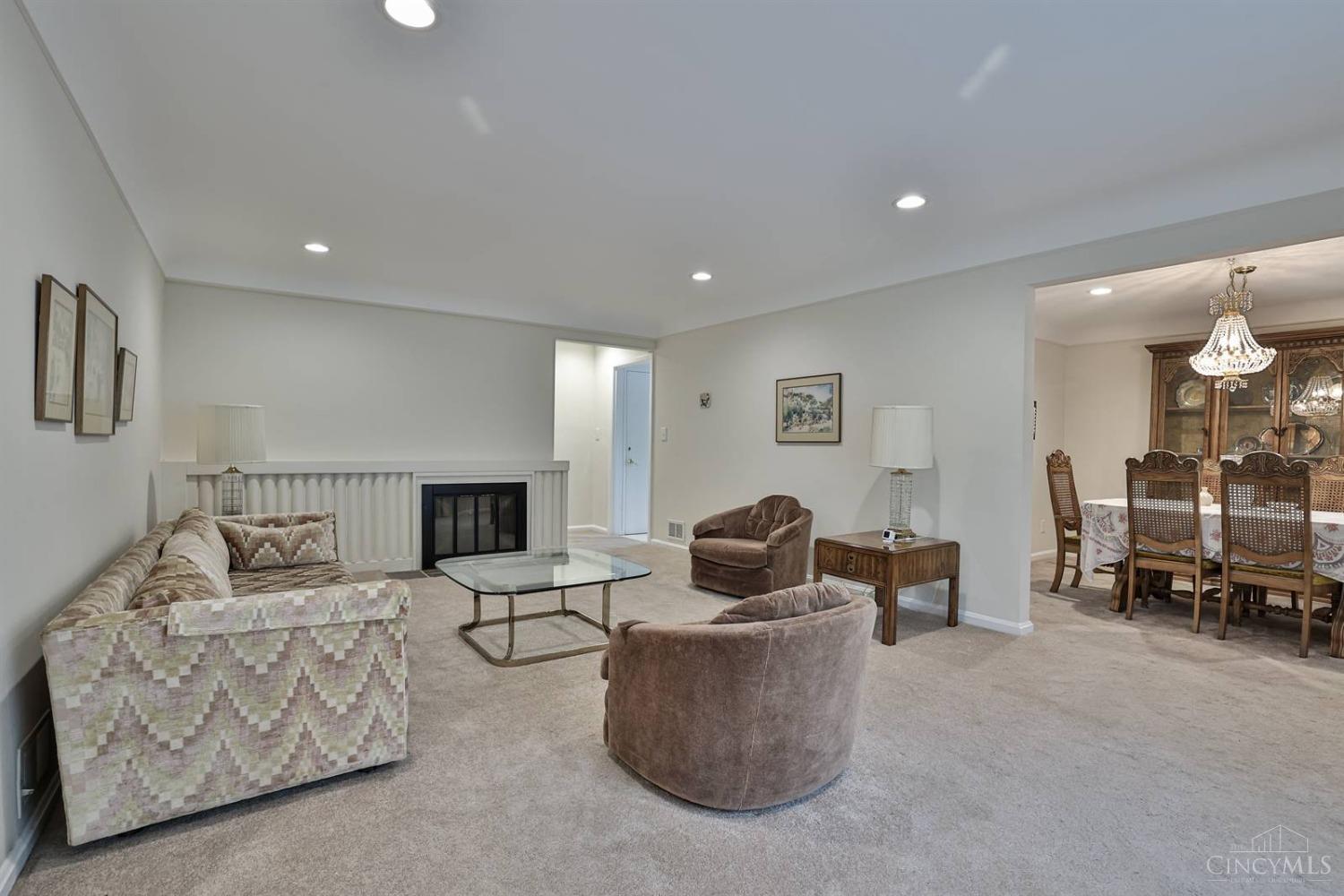 6507 Cliff Ridge Lane Cincinnati, OH 45213 - Photo 4 of 31 Gallery Image 4