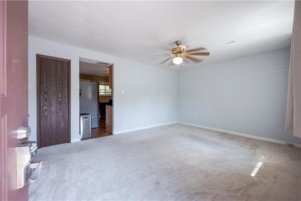 327 Beech Road Pittsburgh, PA 15239 - Photo 8 of 48