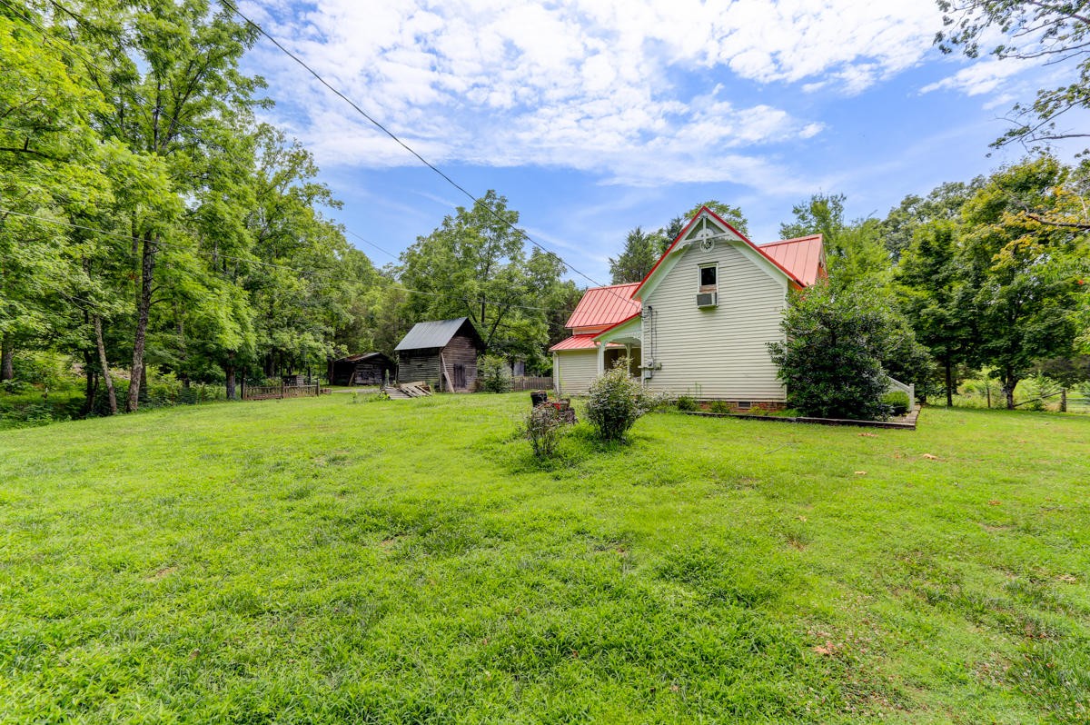 3318 Old Raccoon Valley Drive Heiskell, TN 37754 - Photo 3 of 29