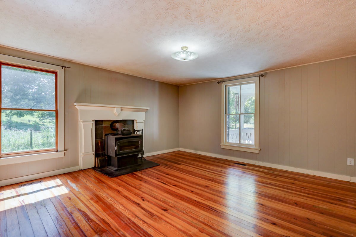 3318 Old Raccoon Valley Drive Heiskell, TN 37754 - Photo 5 of 29