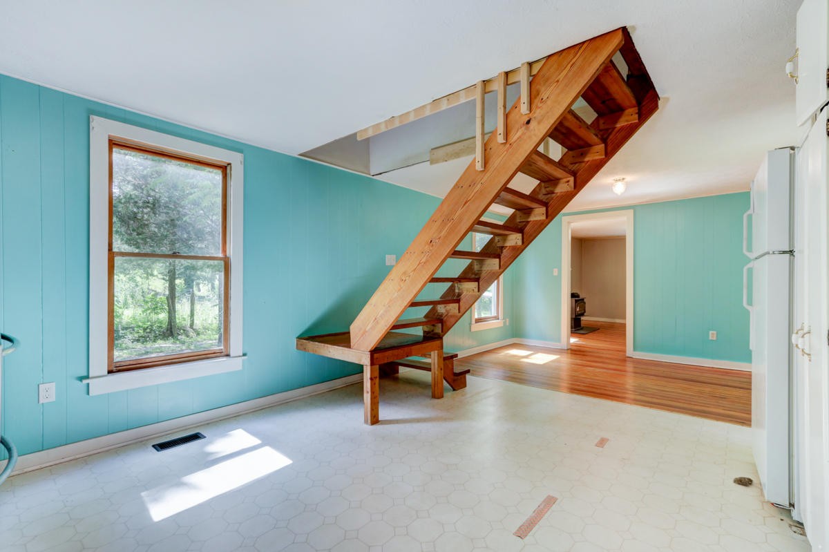 3318 Old Raccoon Valley Drive Heiskell, TN 37754 - Photo 8 of 29