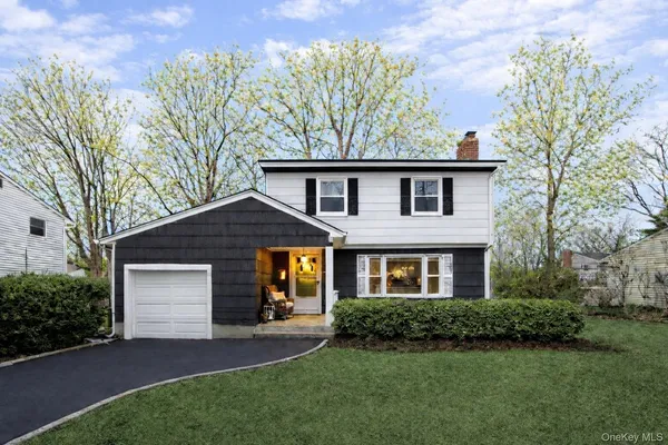 $789,000 | 31 Munson Court, Melville, NY 11747